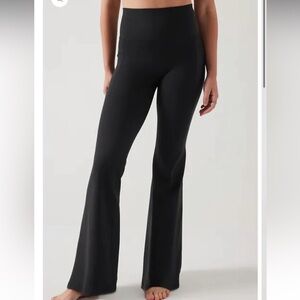 Athleta Black Salutation Pocket Stash Flare Yoga Pant // Size M